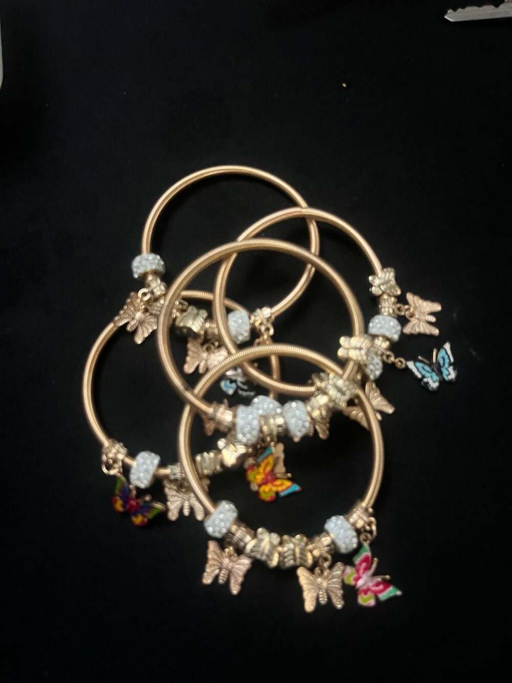 Gold-Tone Butterfly Charm Bangle Bracelets with Crystal Beads 5 pz